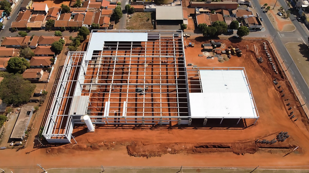Supermercado Proença pré-fabricado em Olímpia/SP, estrutura em concreto armado e protendido, com área total de 6.872,85m². Obras Mtech.