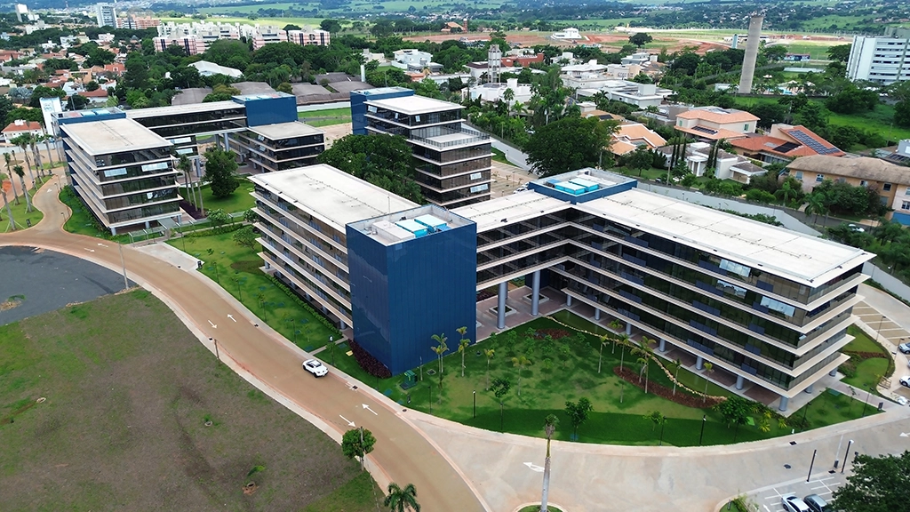 Complexo Georgina Business Park finalizado, com fachada moderna e arquitetura elegante.